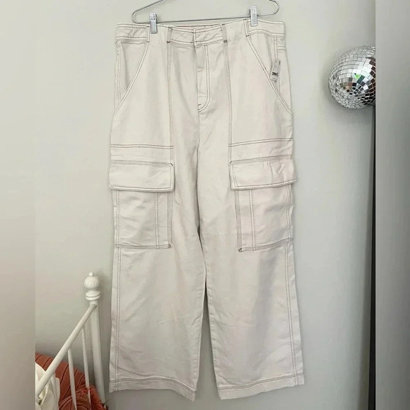 NWT Free People We The Free Judd Carpenter Jeans
Size 32 - Picture 2 of 14